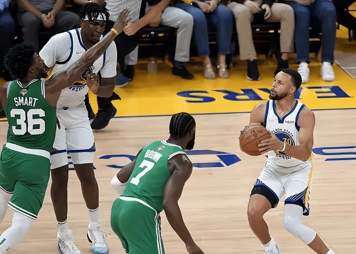 塞维利亚训练开放日，今晨扳平良机引欢呼，NBA常规赛在即，阵容厚度经受考验的简单介绍