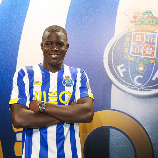 包含波尔图内部会议纪要流出：赛前更衣室发声，法甲使命明确，训练强度明显提升的词条-9游